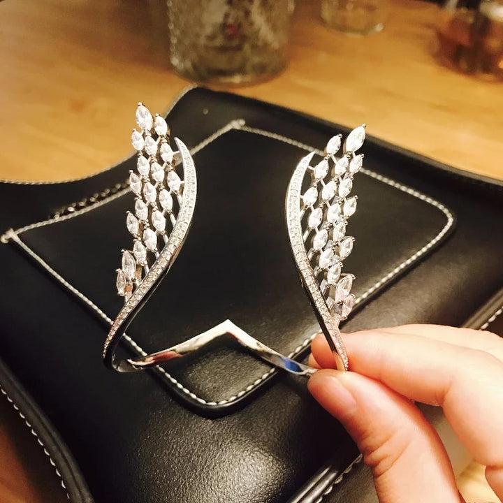 Engelshorn Armreif verstellbar | Flügel-Design mit Zirkonia | Eleganter Schmuck aus Legierung | Für Alltag &amp; Anlass