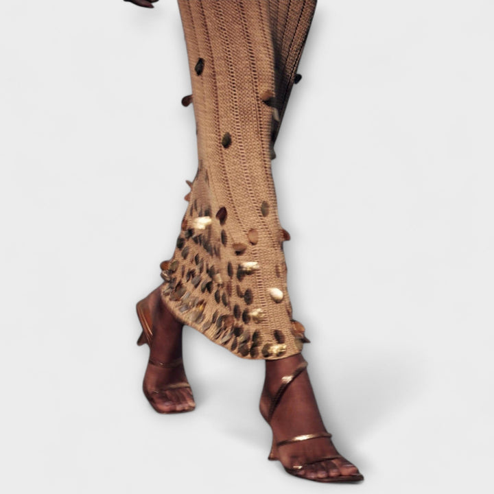 Damen Strick Maxikleid in Gold | Elegantes langes Kleid mit tiefem Ausschnitt, verstellbarer Taille und Paillettenärmeln für festliche Anlässe