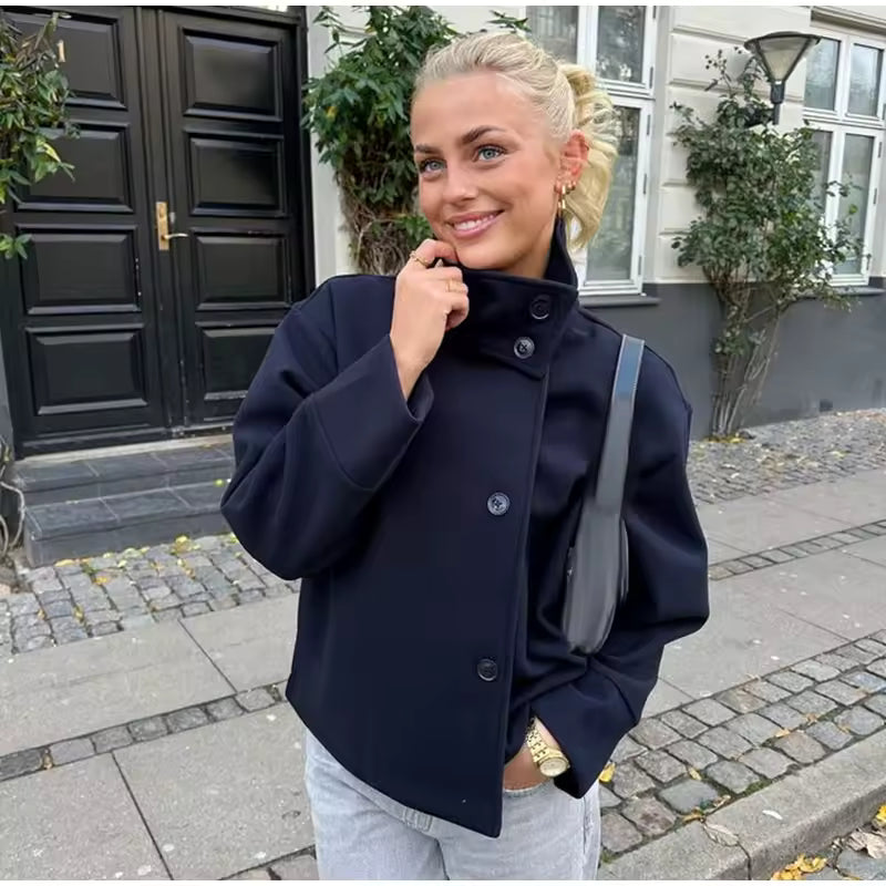 Damen Kurzjacke Elise | Zweireihig &amp; Elegant | Warm &amp; Bequem | Mit Brusttasche &amp; Modernem Schnitt