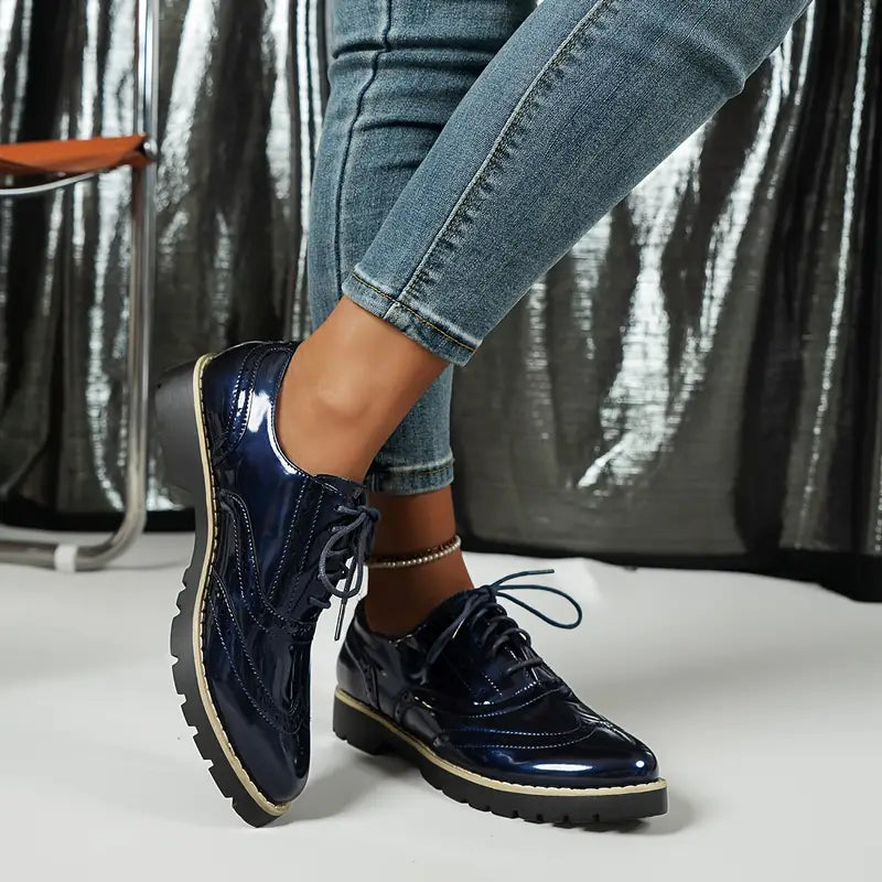Damen Oxford-Schuhe mit Lack-Optik | Robuste Profilsohle &amp; Brogue-Details | Elegante Schnürschuhe für Büro und Alltag