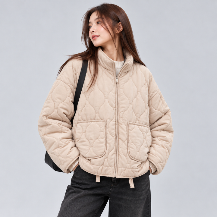 Damen Steppjacke kurz mit Reißverschluss | Gesteppte Jacke mit Stehkragen, aufgesetzten Vordertaschen und geradem Schnitt