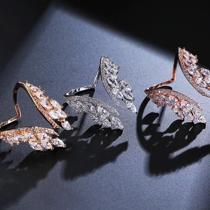 Engelshorn Armreif verstellbar | Flügel-Design mit Zirkonia | Eleganter Schmuck aus Legierung | Für Alltag &amp; Anlass