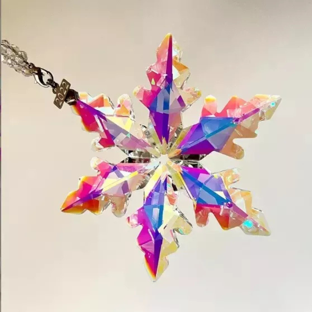 Kristall-Schneeflocken Anhänger aus K9-Kristall | Funkelnder Sonnenfänger für Weihnachtsbaum, Fenster &amp; Auto | Geschenkbox inklusive
