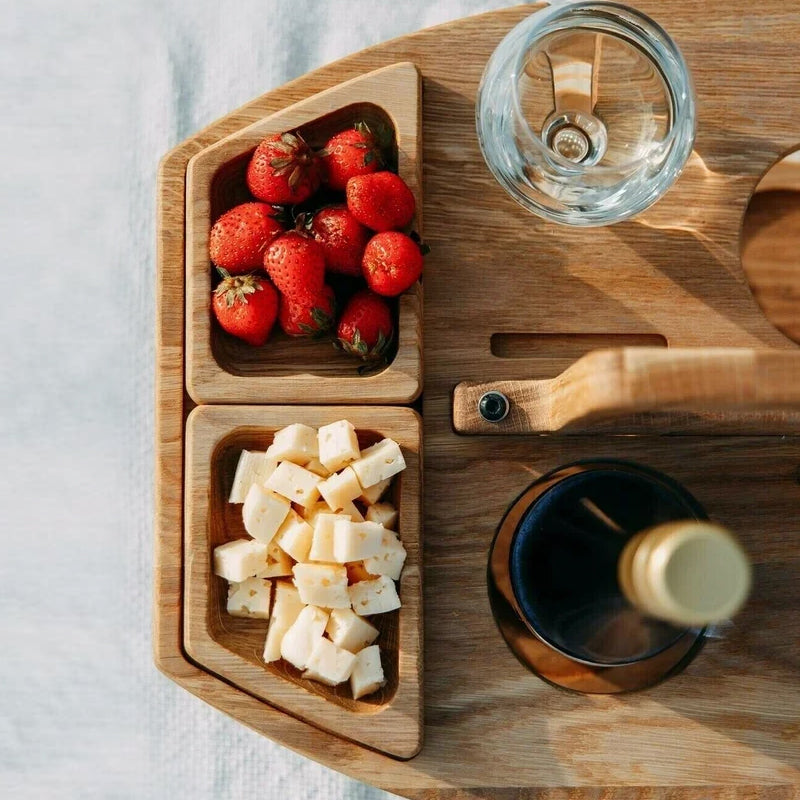 Table en bois pour pique-nique &amp; vin | Place pour bouteille, 2 verres &amp; snacks | Bois massif avec poignée | compact pour emporter