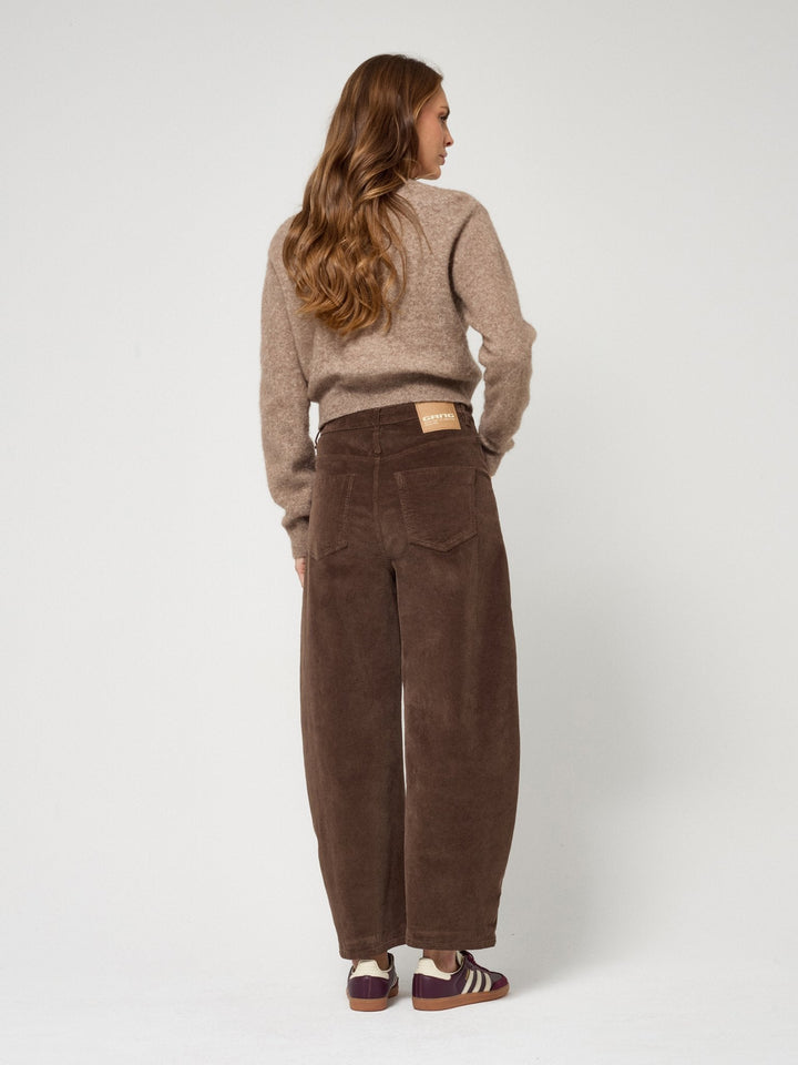 Cordhose | O-Shape mit hoher Leibhöhe und verkürztem, konischem Bein