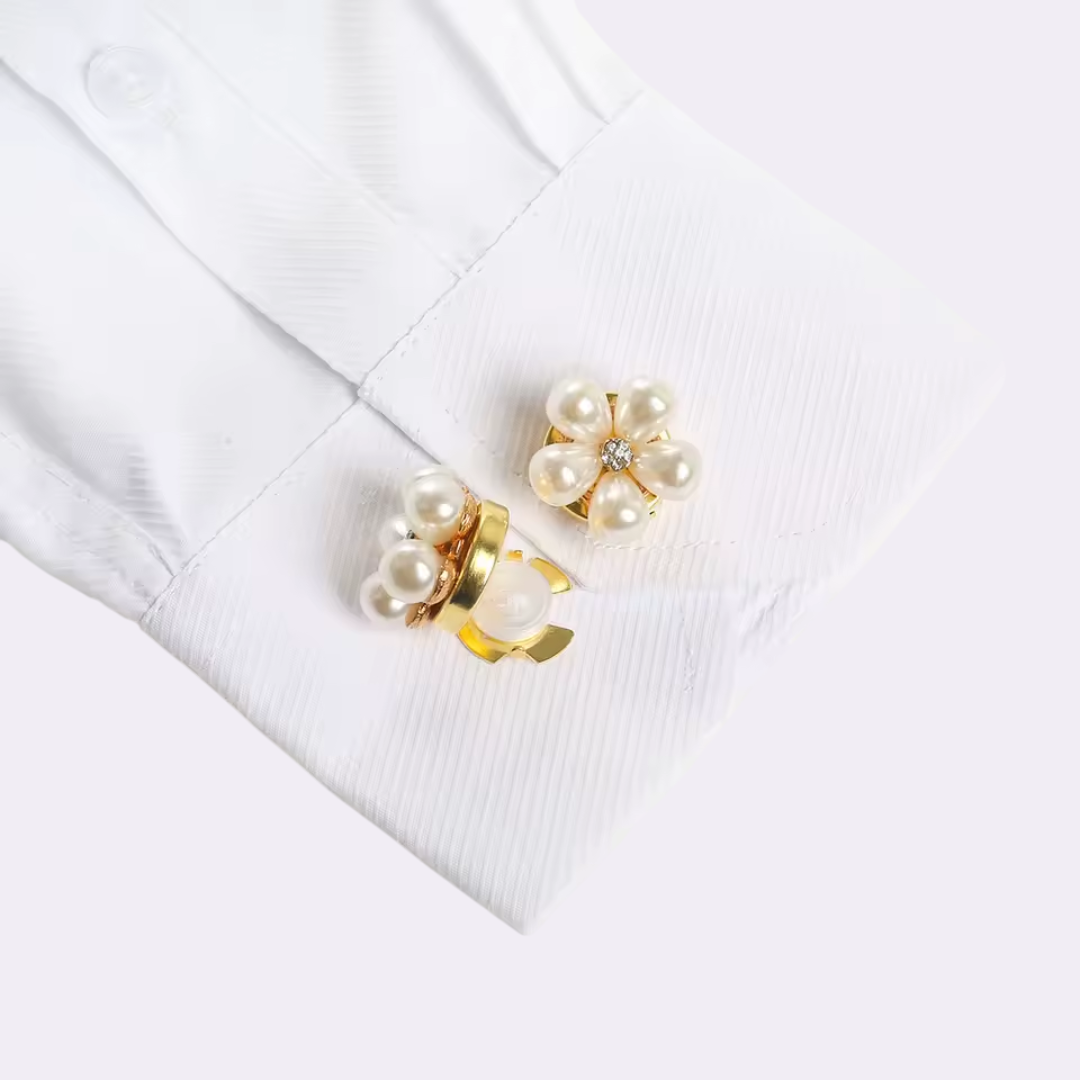 Blusenverschluss mit Perlenblüte | Broschenclip für tiefen Ausschnitt &amp; offene Blusen | Zinklegierung | Gold/Silber | 3,5–4,5 cm