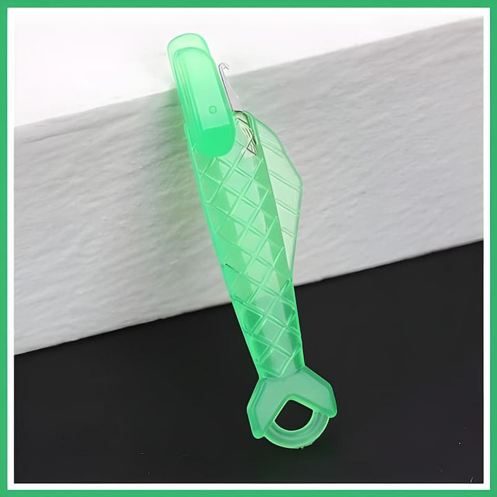 Threader sewing machine tool | Quick needle threading with built-in blade | Compact clip-on design | For fast sewing