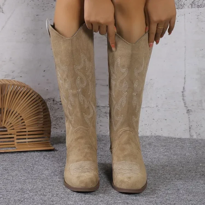Damen Cowboy-Stiefel aus Wildleder | Wadenhohe Westernstiefel mit mittelhohem Absatz und spitzer Schuhform für vielseitige Looks