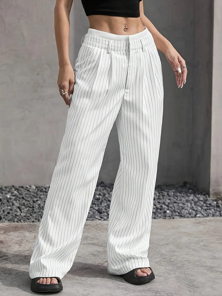 Damen High-Waist Hose | Gestreifte Stoffhose mit weitem Bein, lockerer Passform und praktischen Seitentaschen