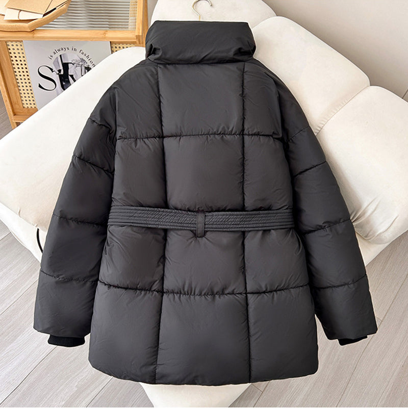 Damen Winterjacke mit Gürtel | Warm gefütterte Steppjacke mit hohem Kragen, verdecktem Reißverschluss und taillierter Passform