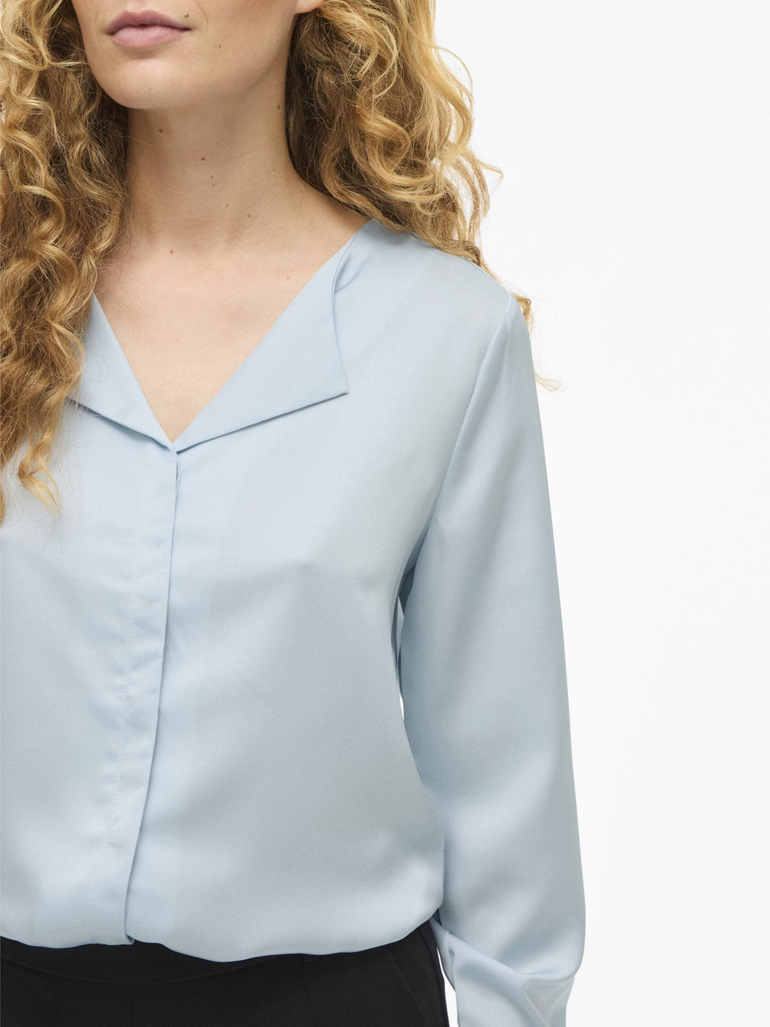 Damen Bluse | Elegante Bluse mit V-Ausschnitt, langen Ärmeln und glänzender Optik