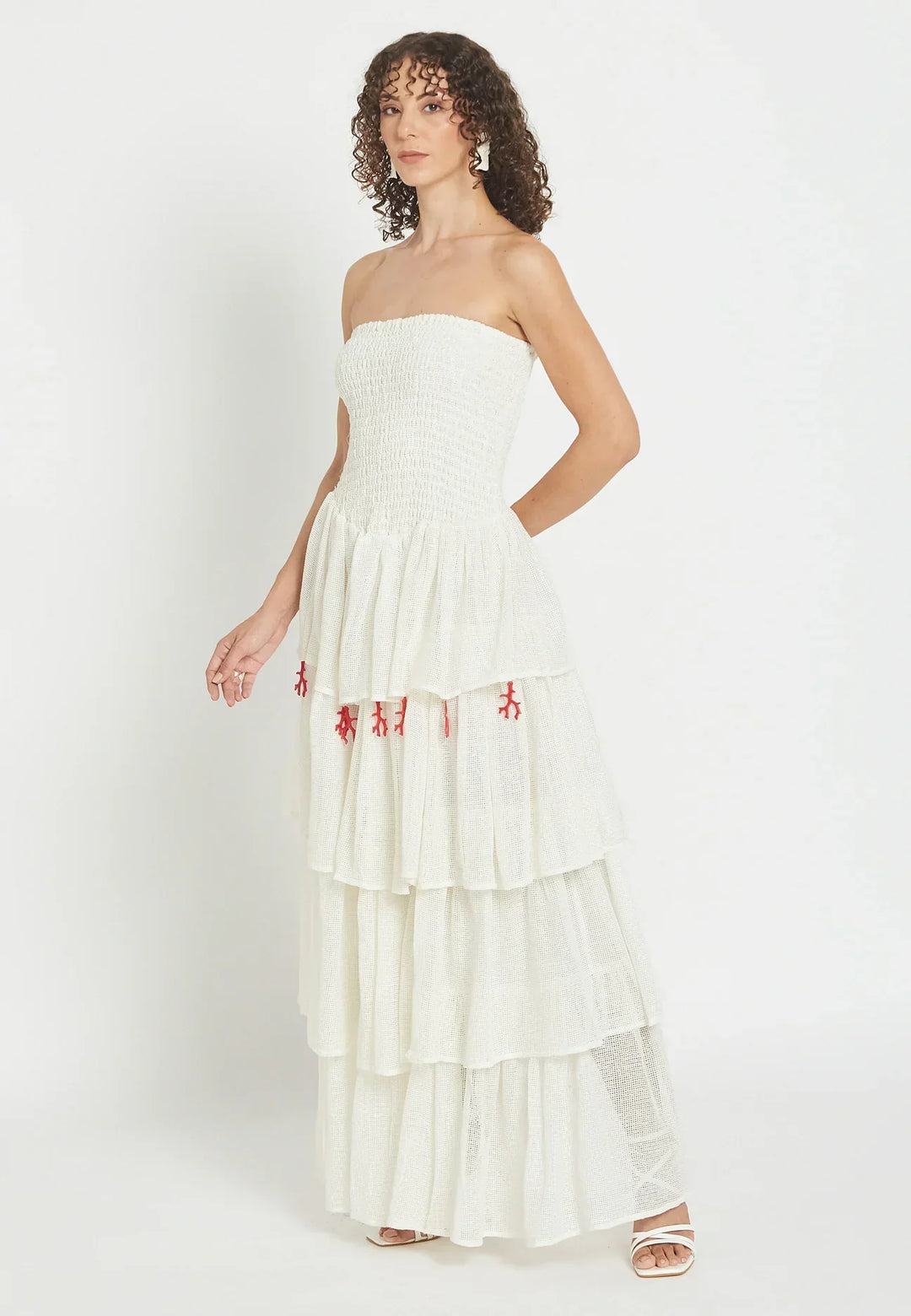 Damen Gestuftes Maxi-Kleid mit Schulterfreiem Ausschnitt | Gesmoktes Oberteil | Luftiges Sommerkleid mit Stickerei