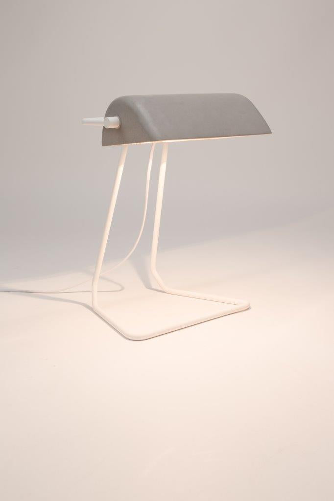 Schreibtischlampe | Verstellbare Tischleuchte aus Metall mit Betonschirm und E27-Fassung für den Arbeitsplatz