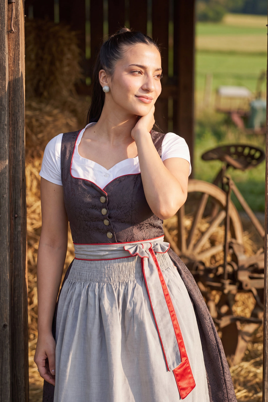 Dirndl Midi Damen Schwarz Rot | Trachtenkleid mit strukturiertem Mieder, Stickereien und Schürze für Oktoberfest