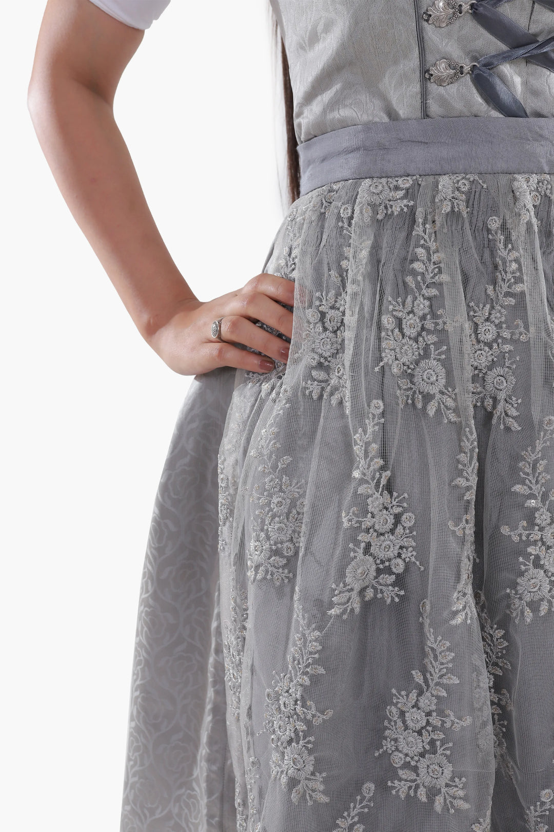 Dirndl Midi Damen | Trachtenkleid mit strukturiertem Mieder, Stickereien und Schürze für Oktoberfest