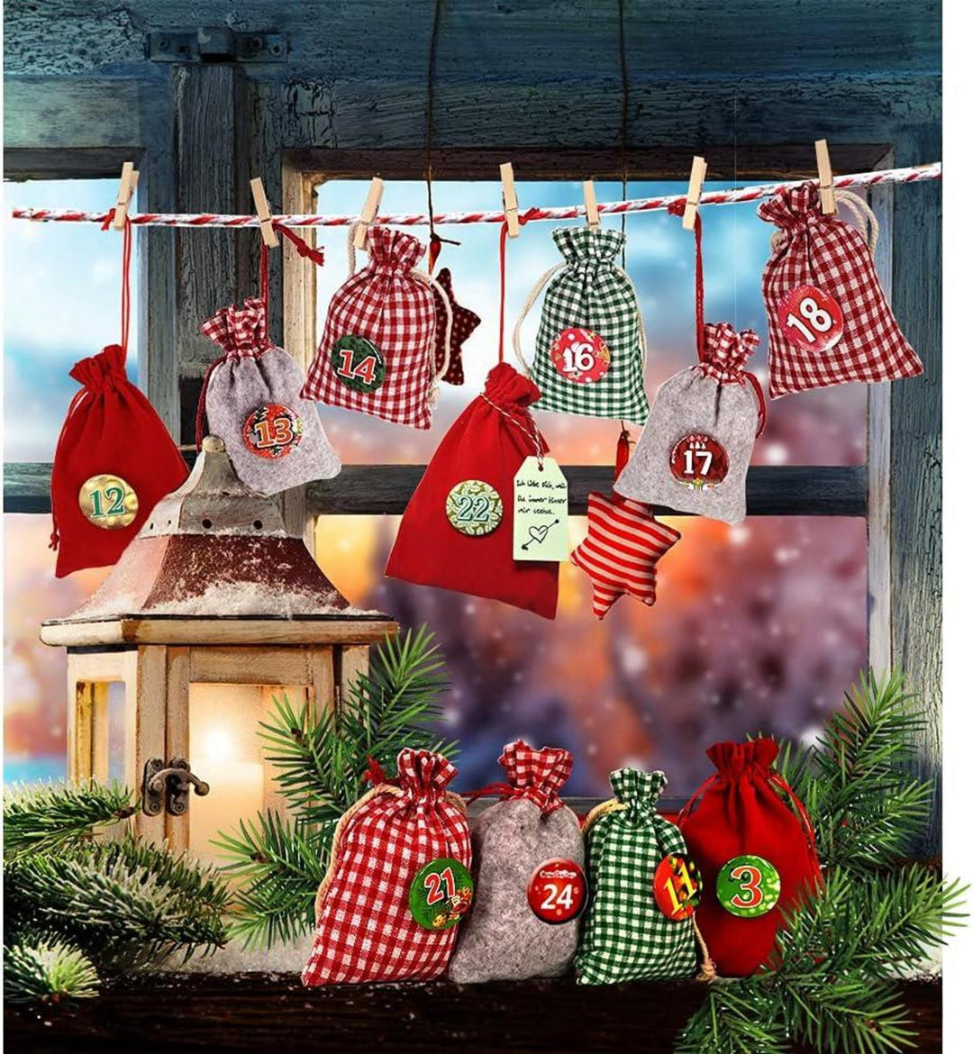 Adventskalender zum Befüllen mit 24 XXL Stoffsäckchen | Wiederverwendbares Set mit Zahlen, Holzklammern und 4 m Kordel