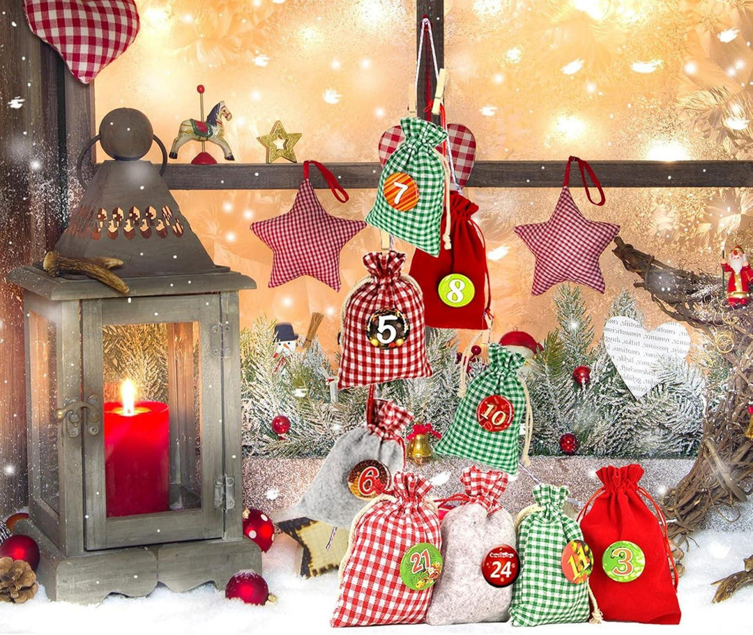 Adventskalender zum Befüllen mit 24 XXL Stoffsäckchen | Wiederverwendbares Set mit Zahlen, Holzklammern und 4 m Kordel