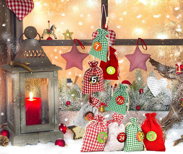 Adventskalender zum Befüllen mit 24 XXL Stoffsäckchen | Wiederverwendbares Set mit Zahlen, Holzklammern und 4 m Kordel