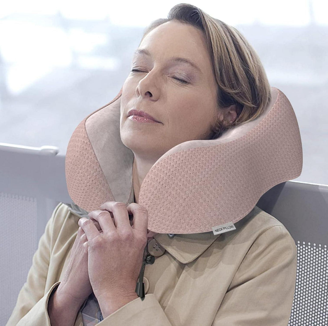 Nackenkissen Memory Foam Rosa für Flugzeug und Auto | Ergonomisches Reisekissen mit samtweichem, waschbarem Bezug und Tragetasche
