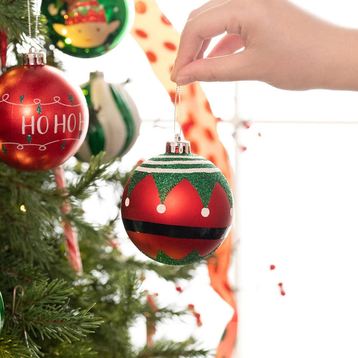 Weihnachtskugeln 12er Set 8 cm bruchsicher | Christbaumkugeln in Rot, Grün und Weiß mit 6 Designs und Aufhängeschnur für innen und außen