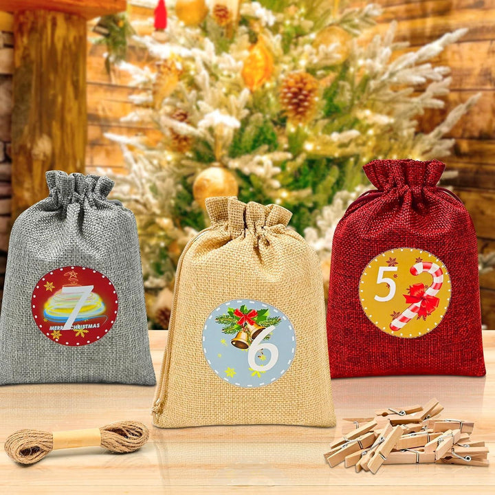 Adventskalender zum Befüllen mit 24 Jute-Stoffbeuteln | Große Weihnachtssäckchen 18 x 13 cm mit Holzklammern und 10 m Hanfseil