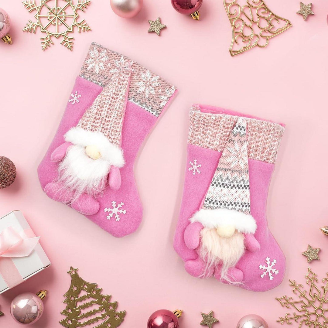 Nikolausstrumpf Kinder 2er Set aus weichem Flanell | Rosa Weihnachtssocken 23 cm mit Weihnachtszwerg-Motiv zum Befüllen und Aufhängen