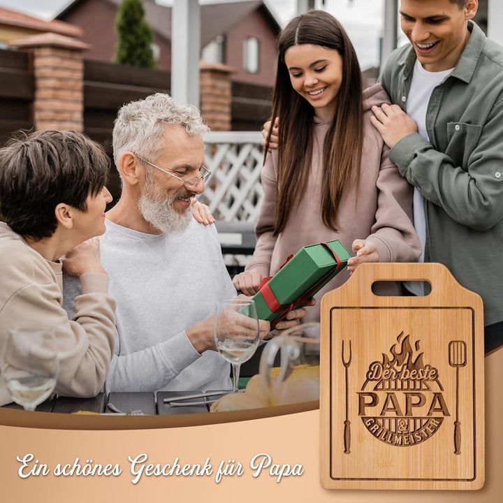 Schneidebrett für Papa | Graviertes Bambusbrett mit Grillmeister-Spruch als Geschenk zum Vatertag, Geburtstag oder zu Weihnachten
