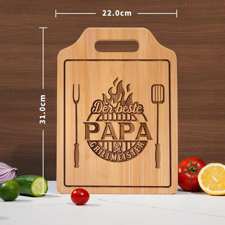 Schneidebrett für Papa | Graviertes Bambusbrett mit Grillmeister-Spruch als Geschenk zum Vatertag, Geburtstag oder zu Weihnachten