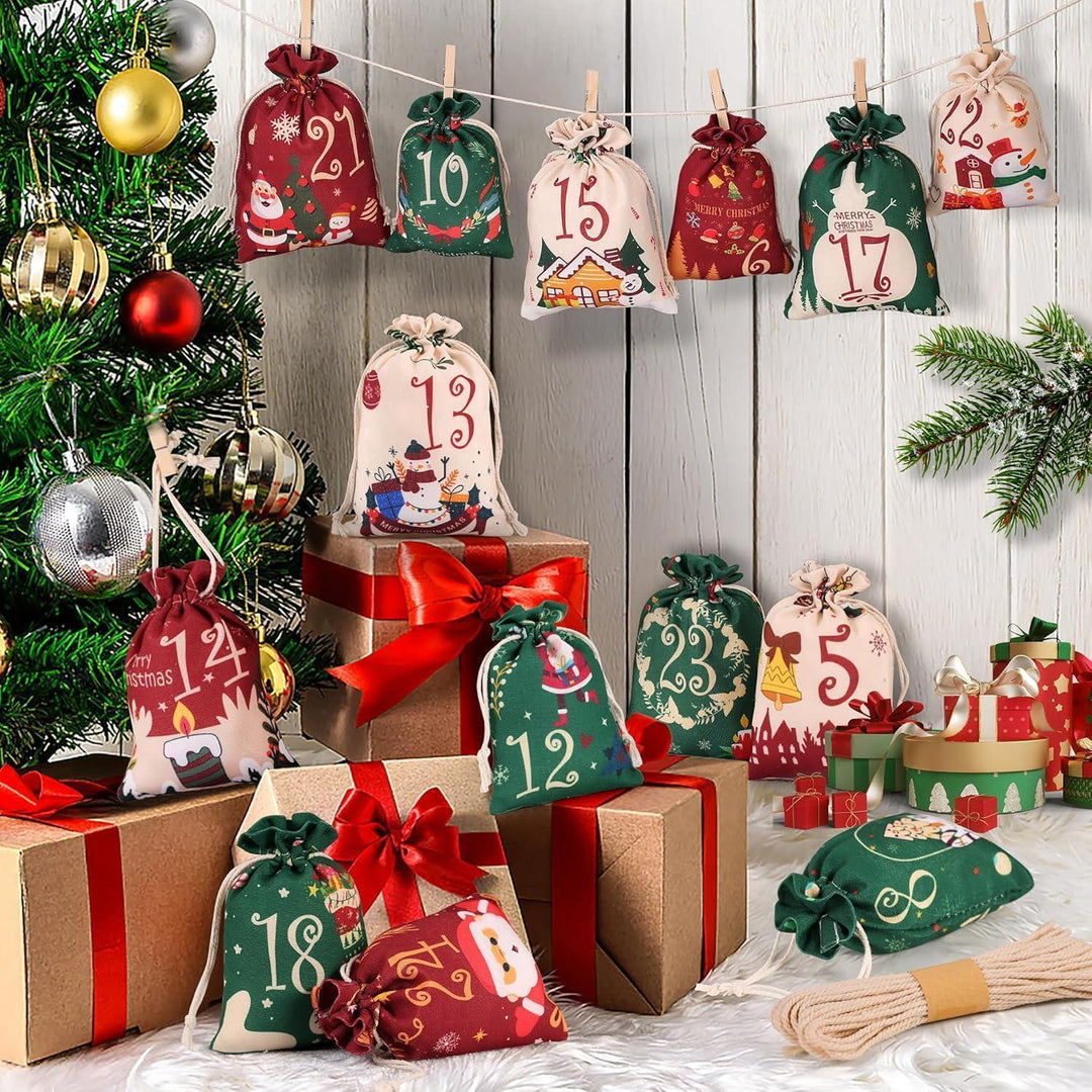 Adventskalender 2026 zum Befüllen mit 24 Stoffbeuteln | Wiederverwendbare Weihnachtssäckchen in Rot, Grün und Beige mit Holzklammern und Hanfseil