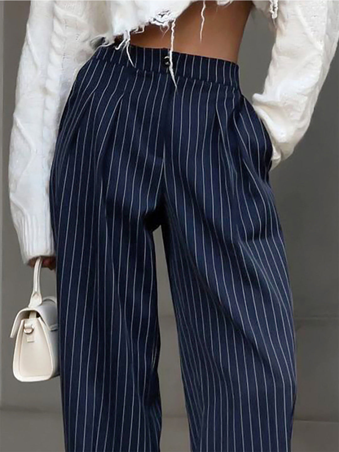 Isalie | Pantaloni da donna chic con design a righe sottili e plissé