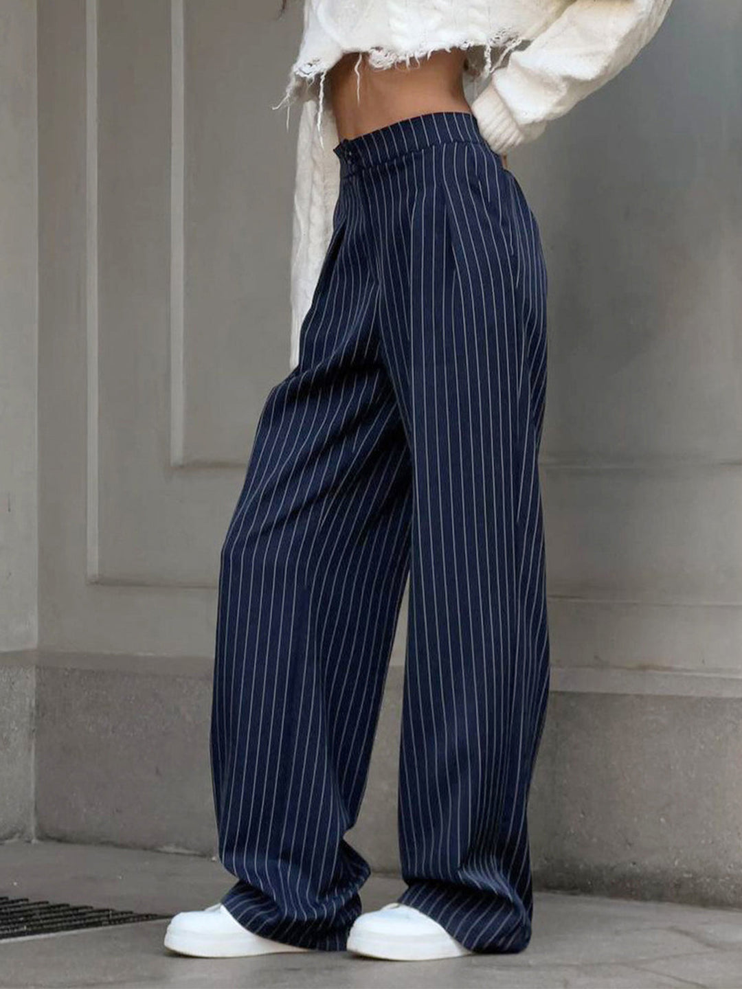 Isalie | Pantaloni da donna chic con design a righe sottili e plissé