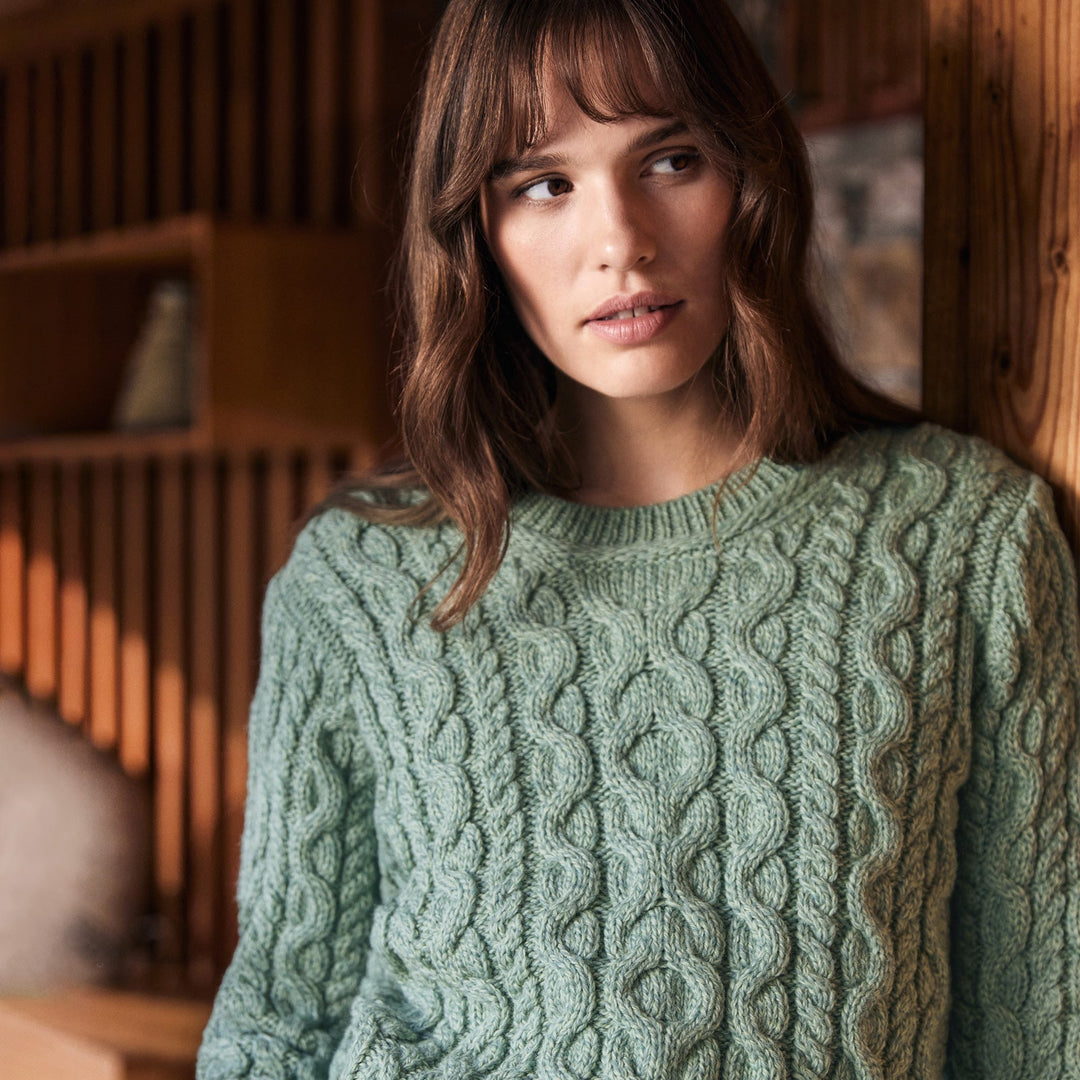 Damen Pullover | Schurwollpullover mit Zopfmuster, Rundhalsausschnitt und melierter Optik