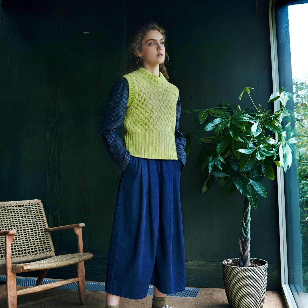 Damen Pullunder | Kurzer Strickpullunder mit Zopfmuster und weicher, körpernaher Passform