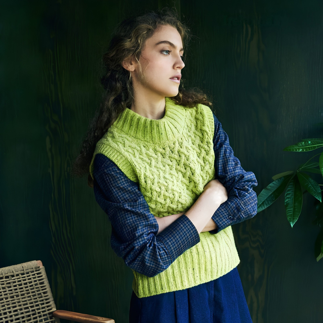 Damen Pullunder | Kurzer Strickpullunder mit Zopfmuster und weicher, körpernaher Passform