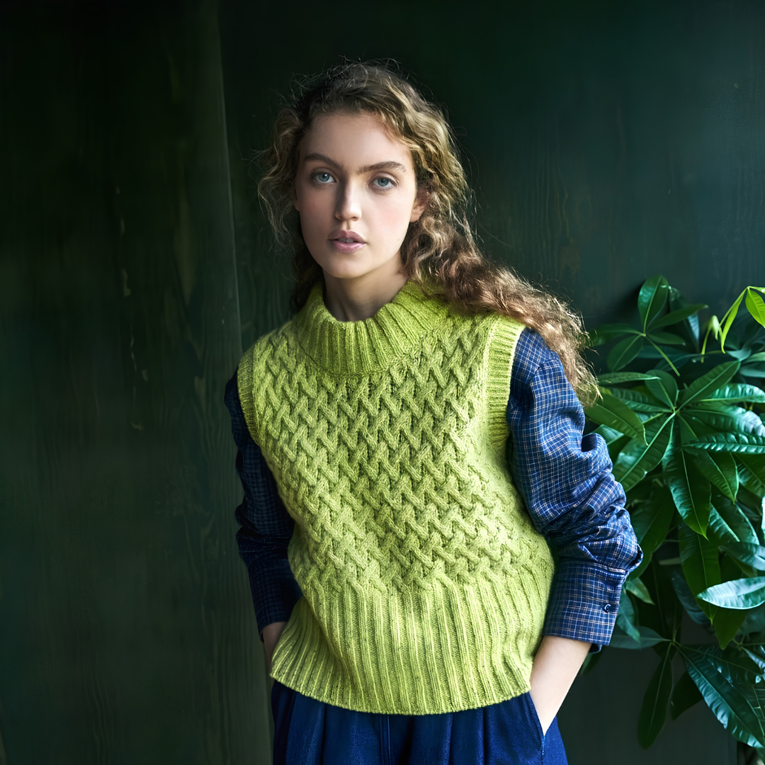Damen Pullunder | Kurzer Strickpullunder mit Zopfmuster und weicher, körpernaher Passform