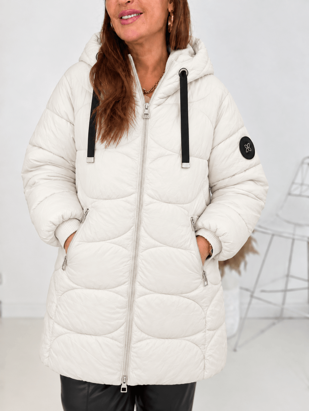 Damen Winter Steppmantel Creme mit Kapuze | Warm wattierter langer Mantel mit 2-Wege-Reißverschluss und Taschen | S–XXL