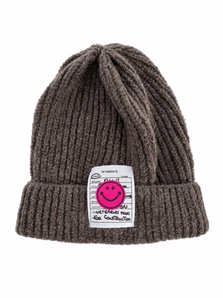 Damen Wollmütze im Rippstrick mit Umschlag | Kuschelig weiche Wintermütze mit Smiley-Patch | Onesize in 8 Farben