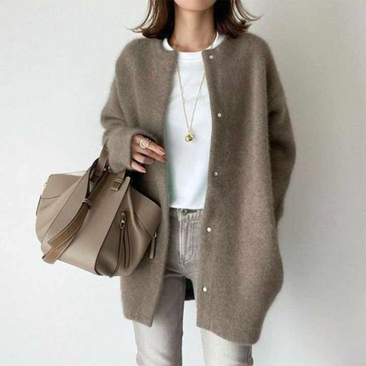 Damen Longcardigan aus weichem Acrylstrick | Lange Strickjacke mit Rundhalsausschnitt und Seitentaschen für Büro und Alltag