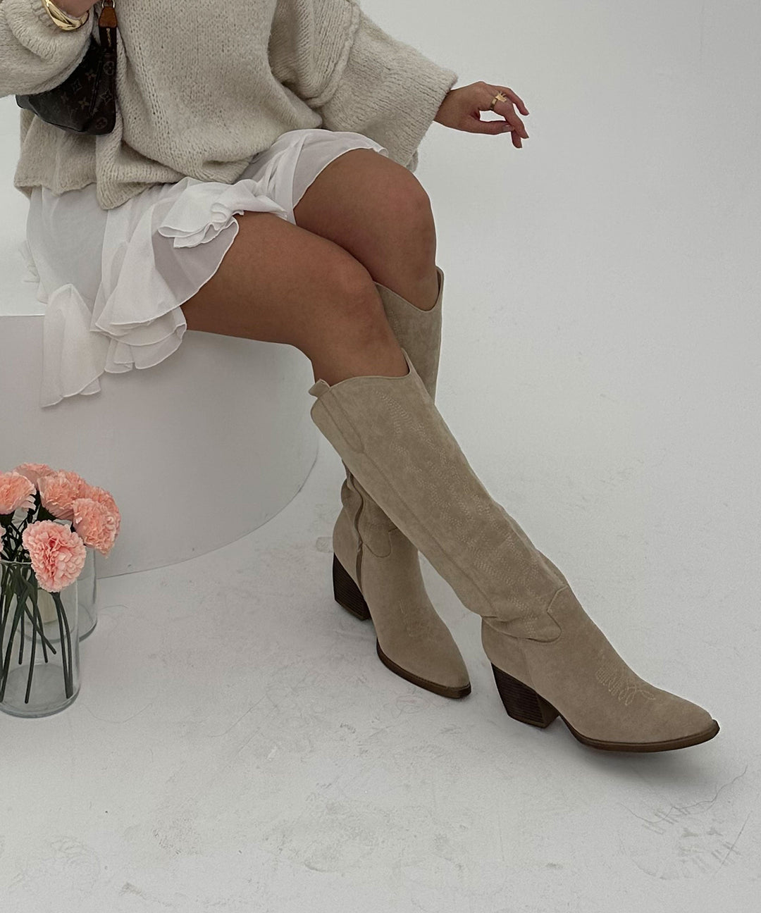 Cowboystiefel Damen | Hohe Cowboy Boots aus Veloursleder-Look | 47 cm Schaft &amp; 6,5 cm Absatz | Für Alltag &amp; Festivals