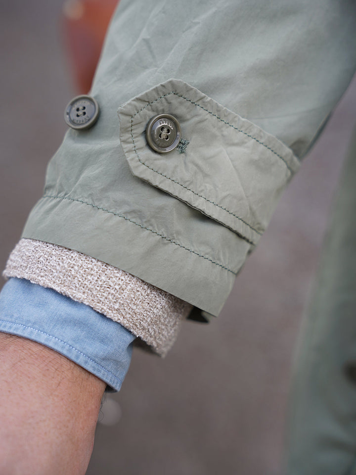 Damen Mantel | Salbeigrüner Mantel aus wetterbeständigem Materialmix