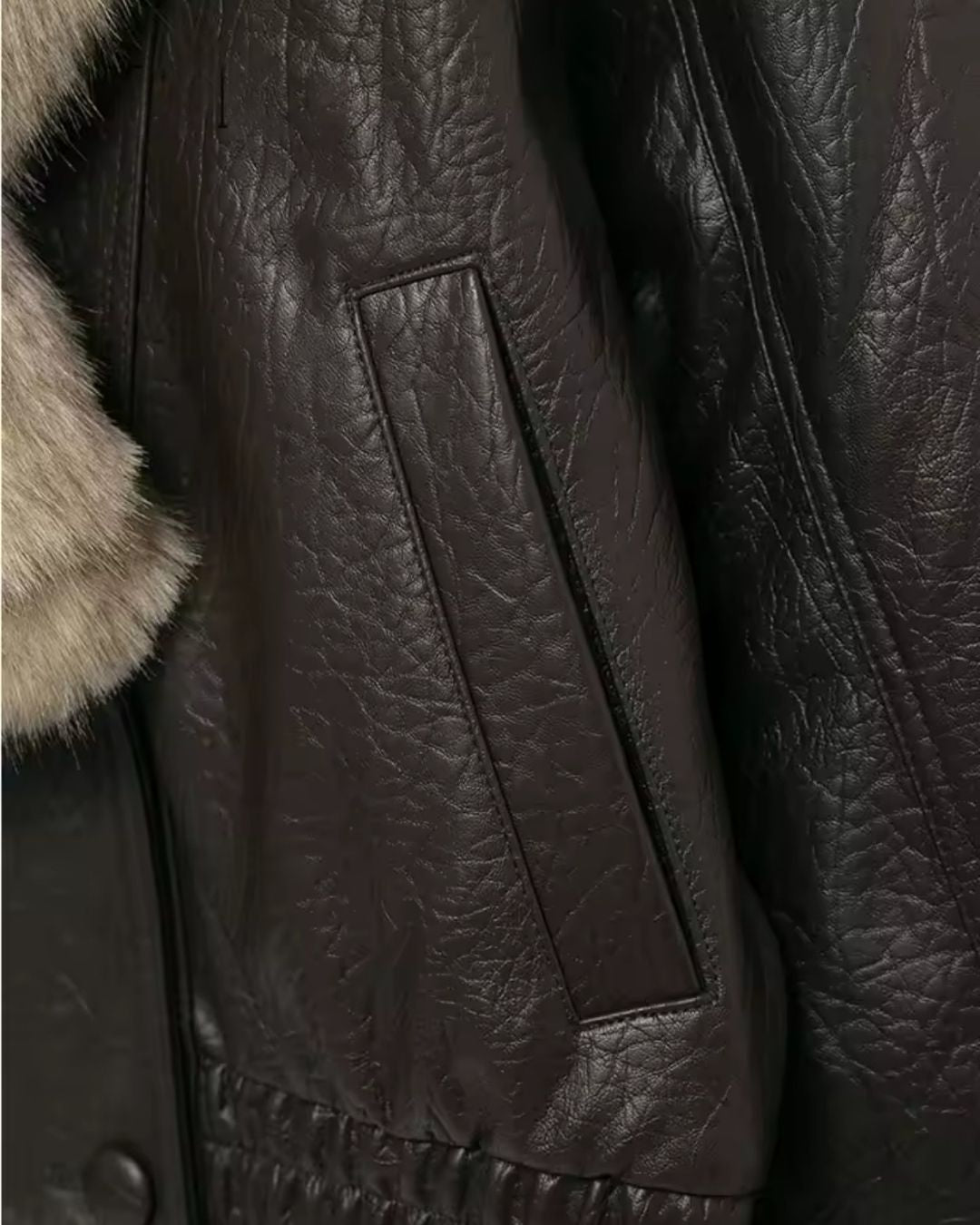 Damen Pilotenjacke mit Kunstfellkragen | Übergroße Fliegerjacke in Lederoptik mit elastischem Saum und Seitentaschen