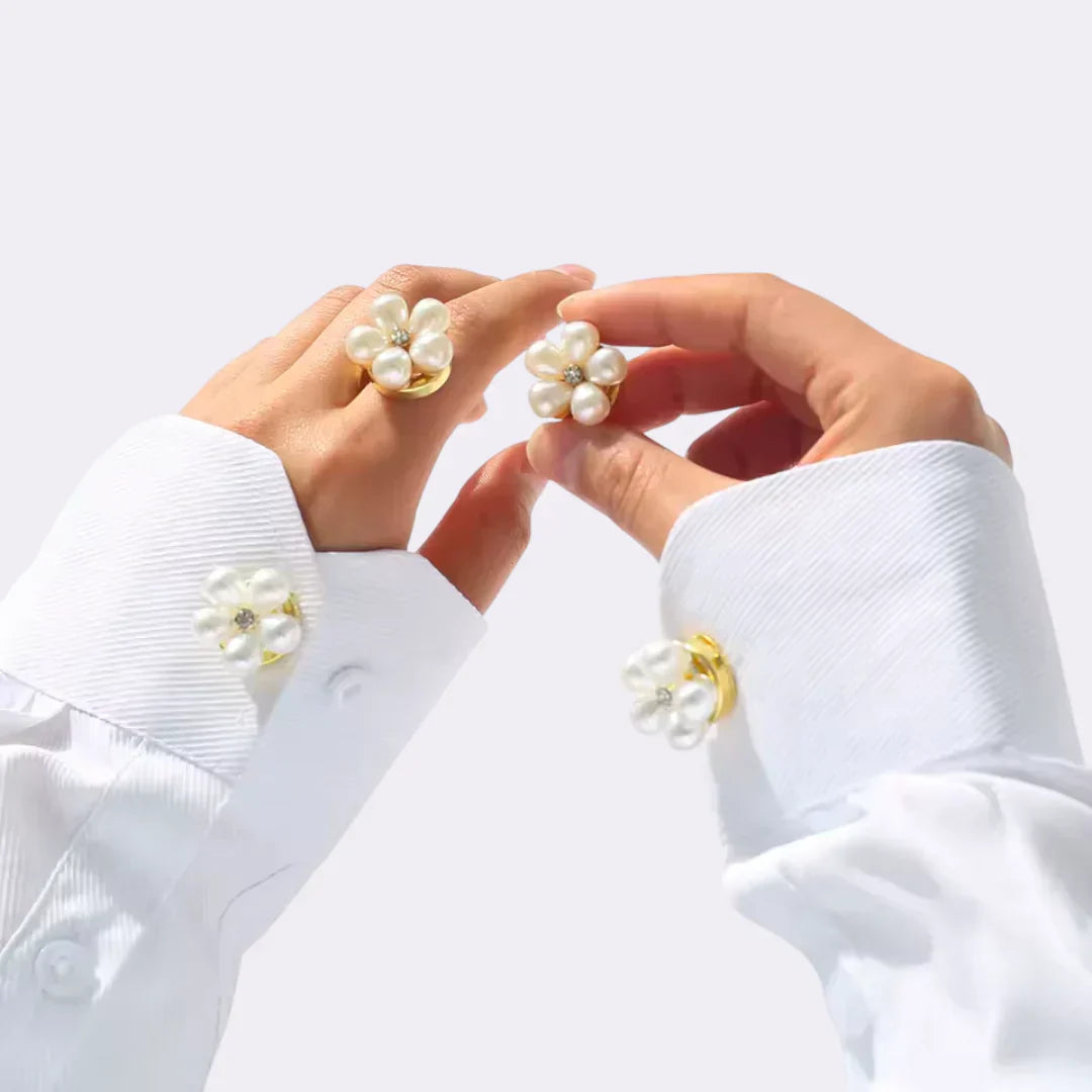 Blusenverschluss mit Perlenblüte | Broschenclip für tiefen Ausschnitt &amp; offene Blusen | Zinklegierung | Gold/Silber | 3,5–4,5 cm