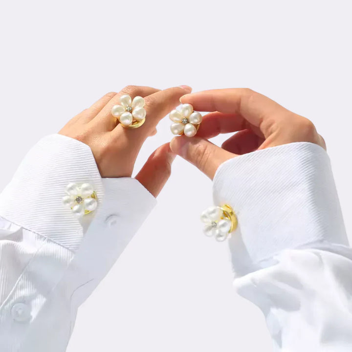 Blusenverschluss mit Perlenblüte | Broschenclip für tiefen Ausschnitt &amp; offene Blusen | Zinklegierung | Gold/Silber | 3,5–4,5 cm
