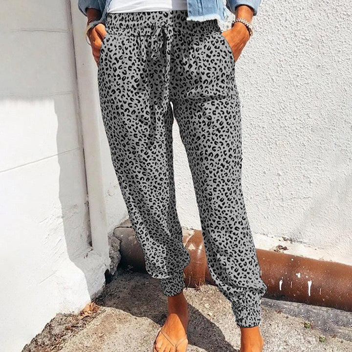 Kleo - Komfortable Damen Freizeithose mit Leopardenmuster