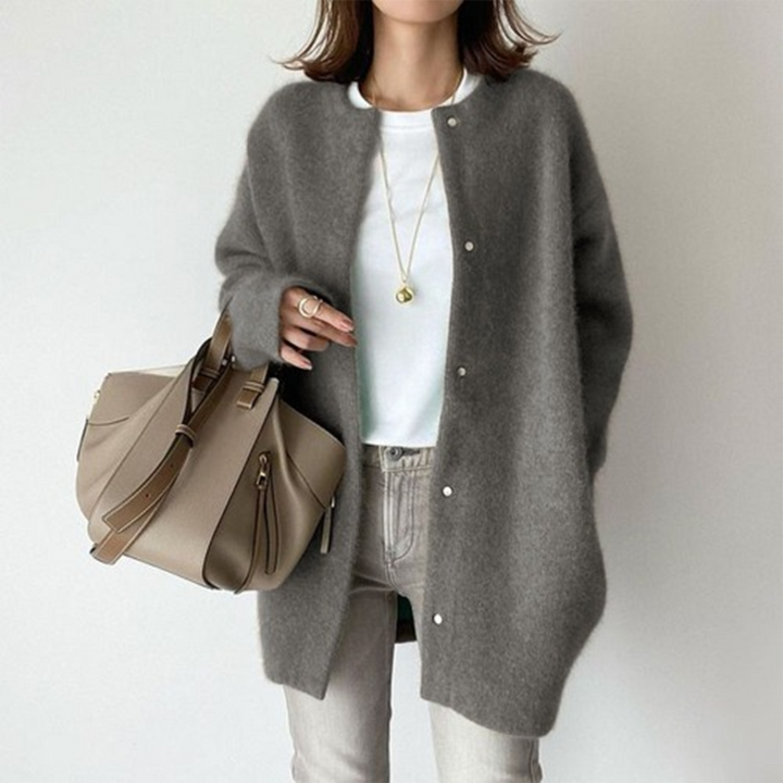 Damen Longcardigan aus weichem Acrylstrick | Lange Strickjacke mit Rundhalsausschnitt und Seitentaschen für Büro und Alltag