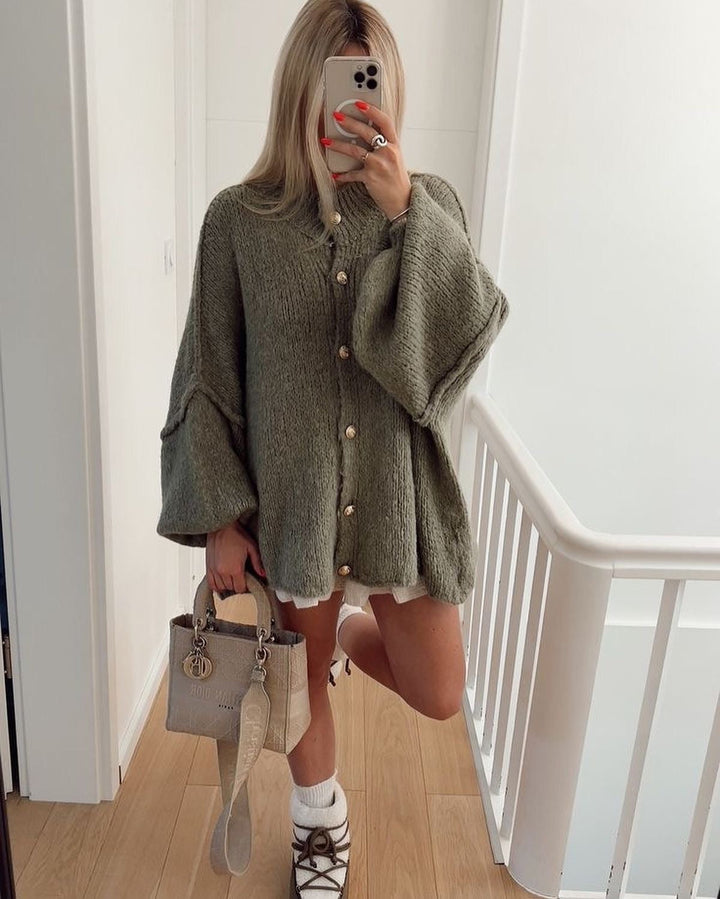 Damen Oversize Cardigan mit goldenen Knöpfen | Weiche warme Strickjacke zum Layern für Alltag, Freizeit und besondere Anlässe