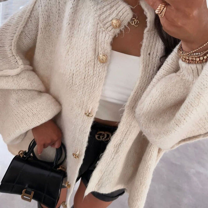 Damen Oversize Cardigan mit goldenen Knöpfen | Weiche warme Strickjacke zum Layern für Alltag, Freizeit und besondere Anlässe