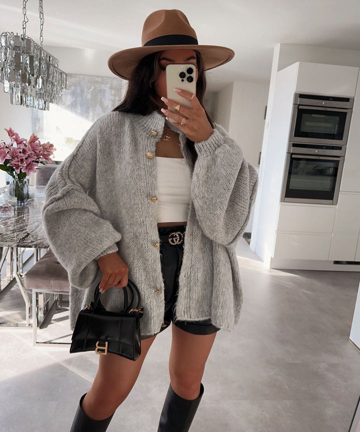 Damen Oversize Cardigan mit goldenen Knöpfen | Weiche warme Strickjacke zum Layern für Alltag, Freizeit und besondere Anlässe