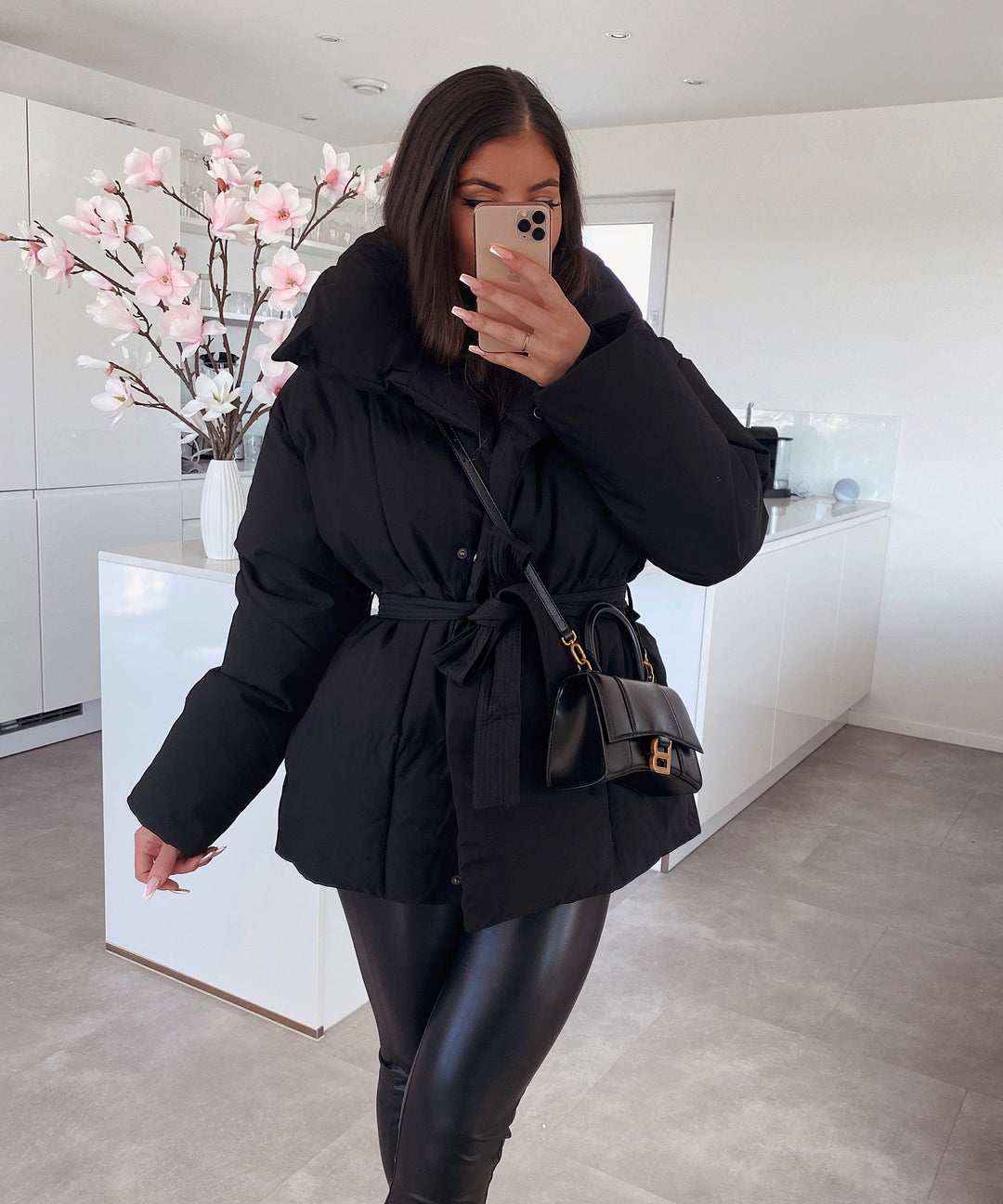Damen Winterjacke | Kurze Steppjacke mit Gürtel &amp; warmem Futter