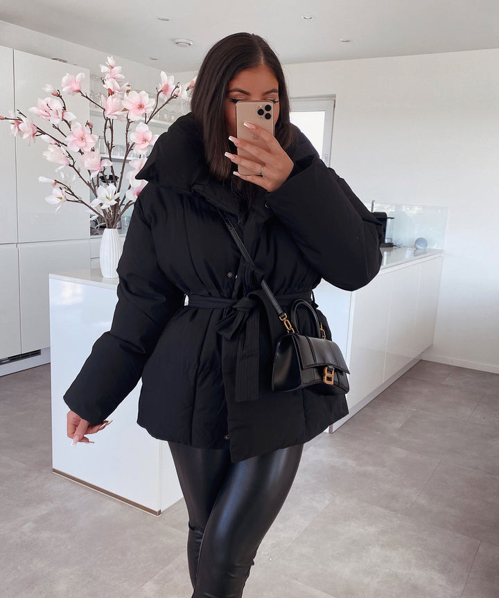 Damen Winterjacke | Kurze Steppjacke mit Gürtel &amp; warmem Futter